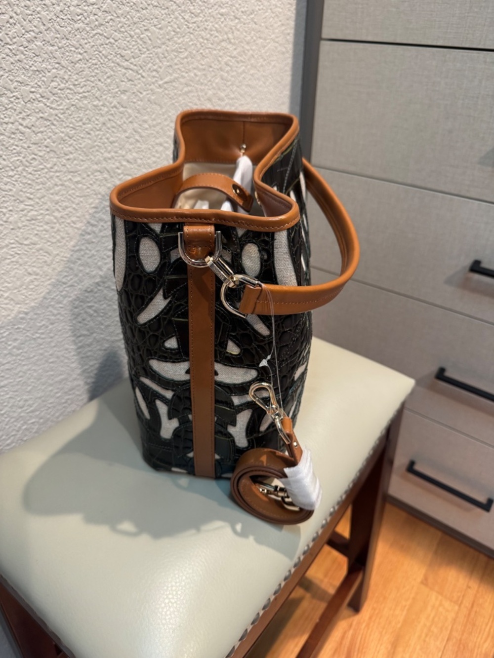 Beautiful Brahmin Bag - Picture 2 of 3
